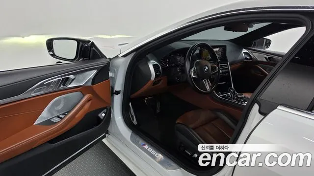 BMW 8-Series 2023 thumb 10
