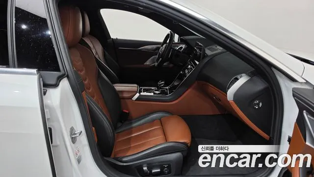 BMW 8-Series 2023 thumb 11