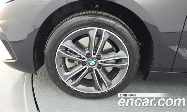 BMW 1-Series 2022 thumb 4