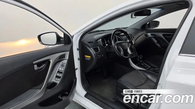 Hyundai Avante 2013 thumb 10