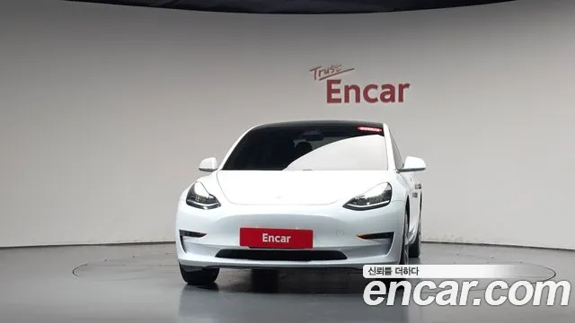 Tesla Model 3 2020 thumb 2