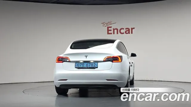 Tesla Model 3 2020 thumb 3