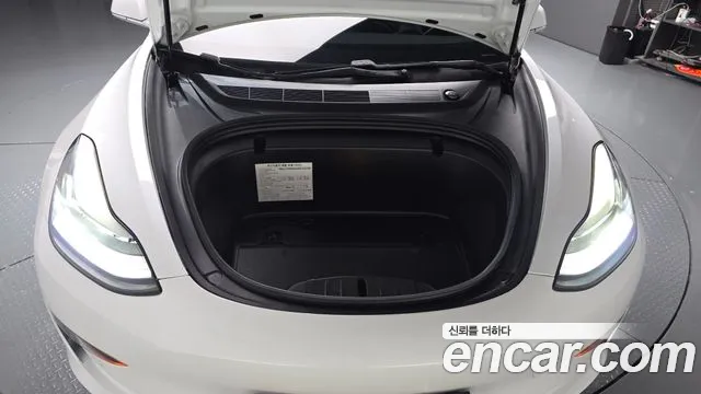Tesla Model 3 2020 thumb 5