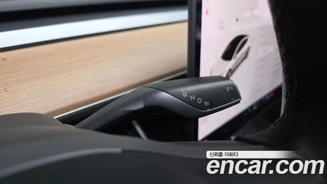 Tesla Model 3 2020 thumb 8