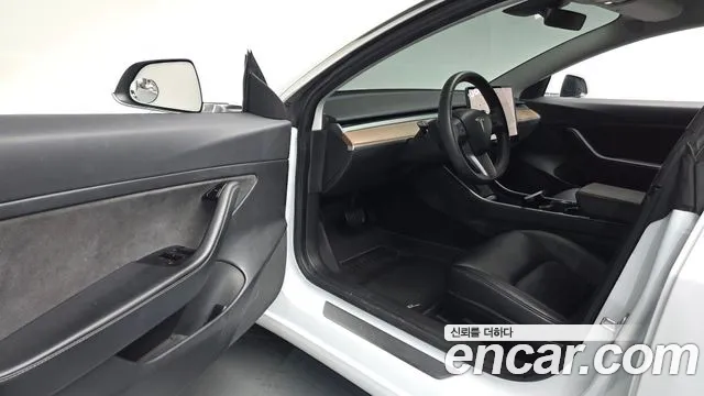 Tesla Model 3 2020 thumb 9