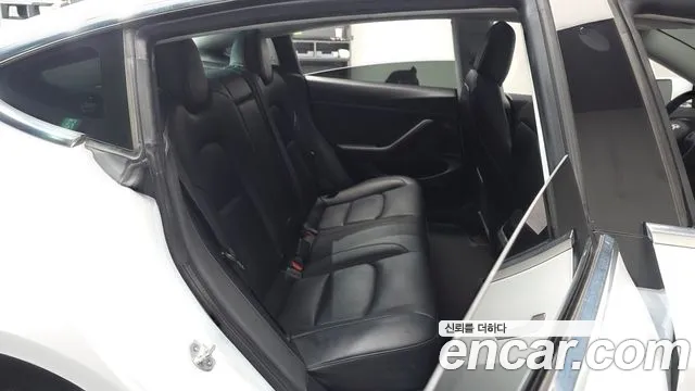 Tesla Model 3 2020 thumb 10