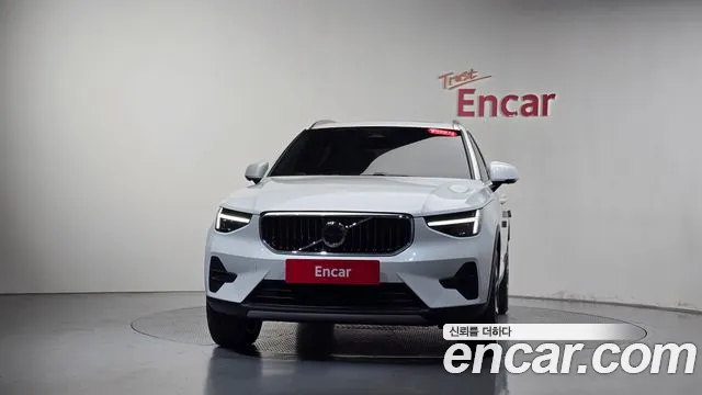Volvo XC40 2025 thumb 2