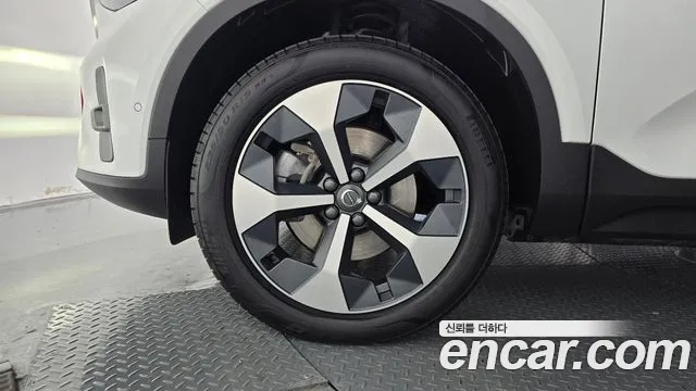 Volvo XC40 2025 thumb 4