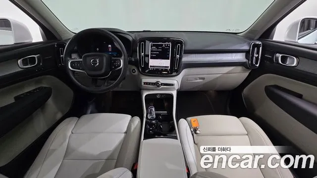 Volvo XC40 2025 thumb 6