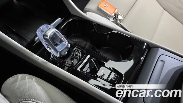 Volvo XC40 2025 thumb 8