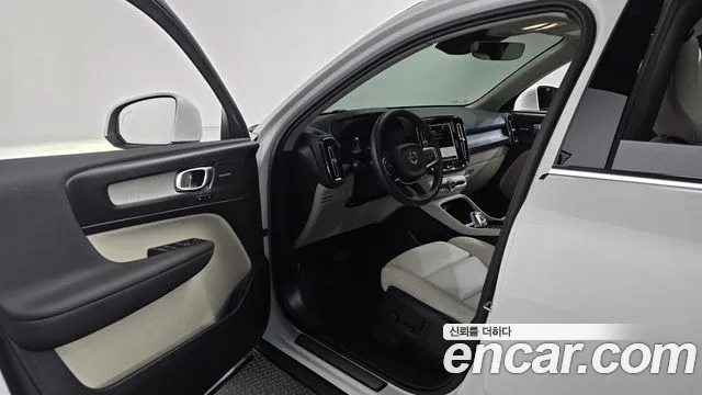 Volvo XC40 2025 thumb 9