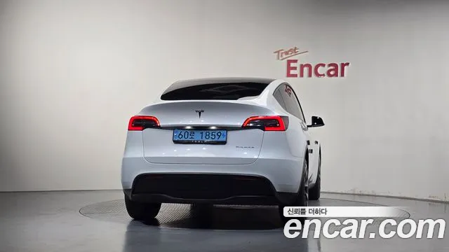 Tesla Model Y 2022 thumb 3