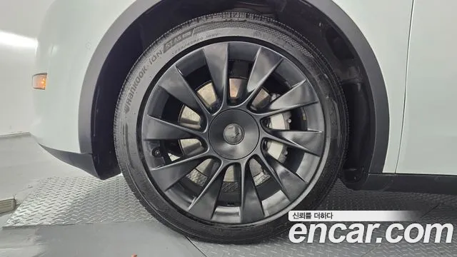 Tesla Model Y 2022 thumb 4