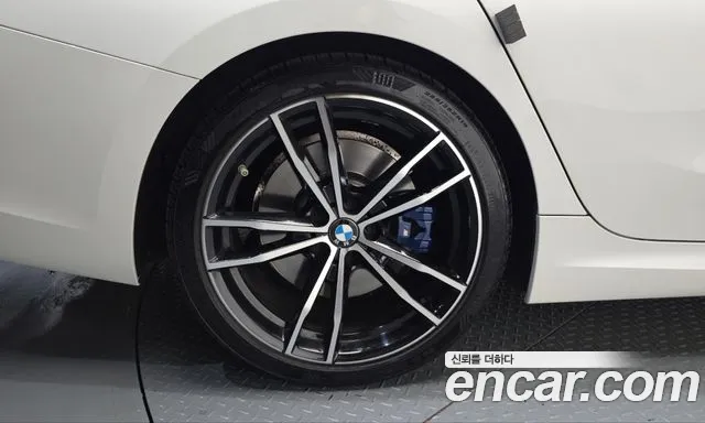 BMW 3-Series 2021 thumb 4