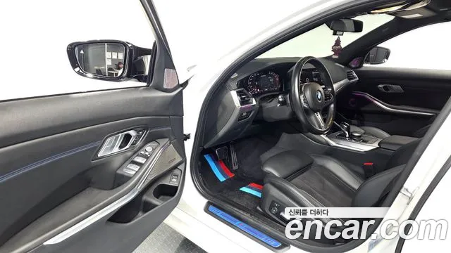 BMW 3-Series 2021 thumb 9