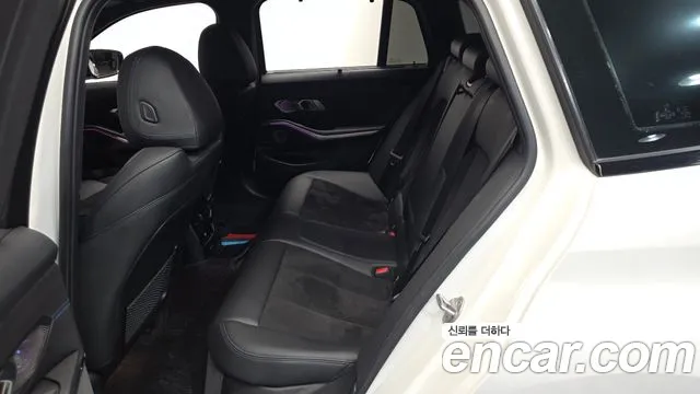 BMW 3-Series 2021 thumb 10