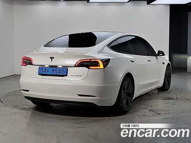Tesla Model 3 2021 thumb 4