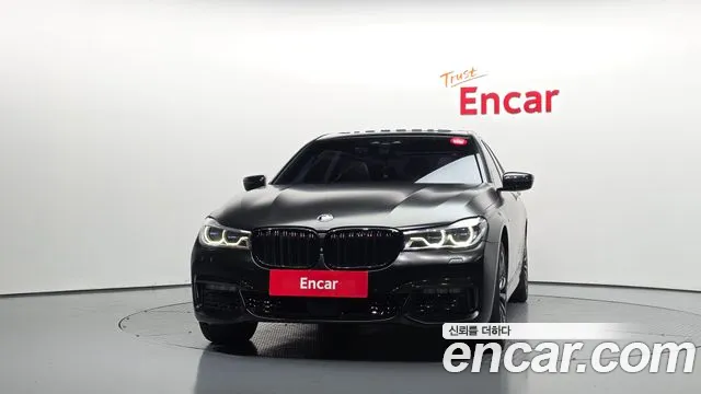 BMW 7-Series 2017 thumb 3
