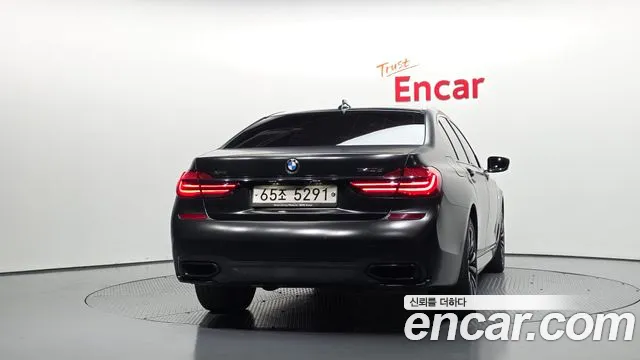 BMW 7-Series 2017 thumb 4