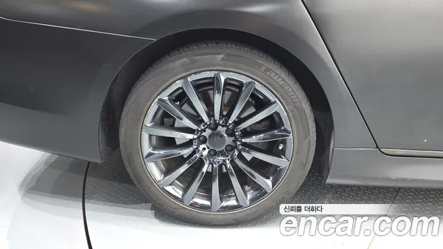 BMW 7-Series 2017 thumb 5