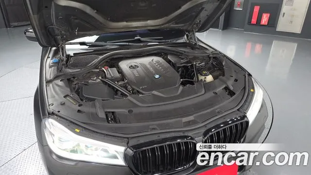 BMW 7-Series 2017 thumb 6