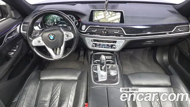 BMW 7-Series 2017 thumb 7