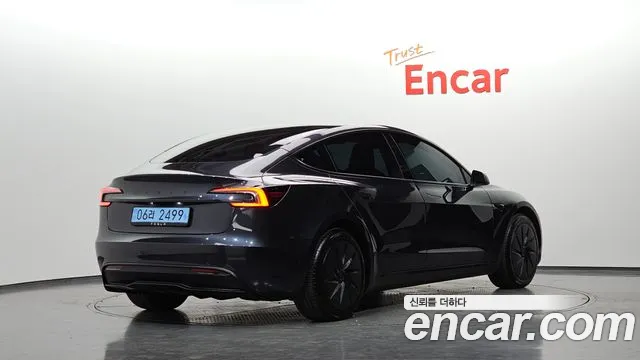 Tesla Model 3 2026 thumb 2