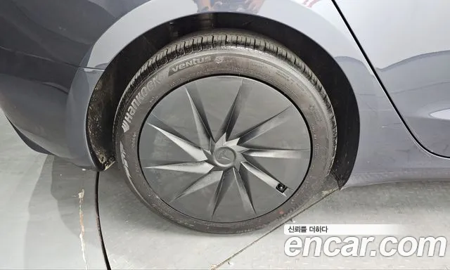 Tesla Model 3 2026 thumb 5