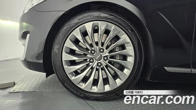 Genesis G90 2018 thumb 4