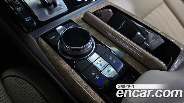 Genesis G90 2018 thumb 8