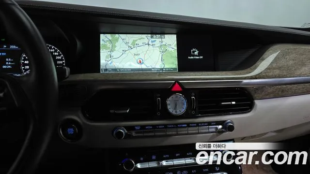 Genesis G90 2018 thumb 12