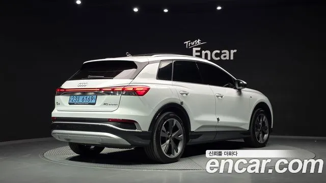 Audi Q4 e-tron 2022 thumb 2