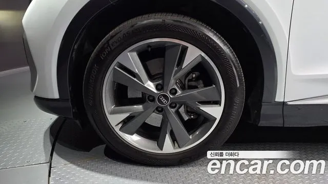 Audi Q4 e-tron 2022 thumb 5
