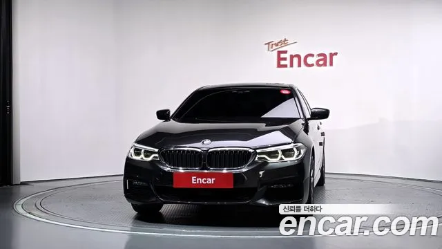 BMW 5-Series 2020 thumb 3