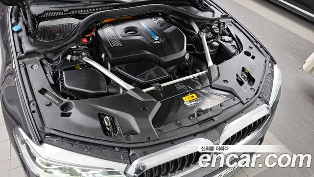 BMW 5-Series 2020 thumb 6
