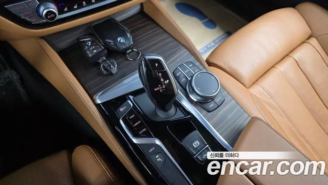 BMW 5-Series 2020 thumb 9