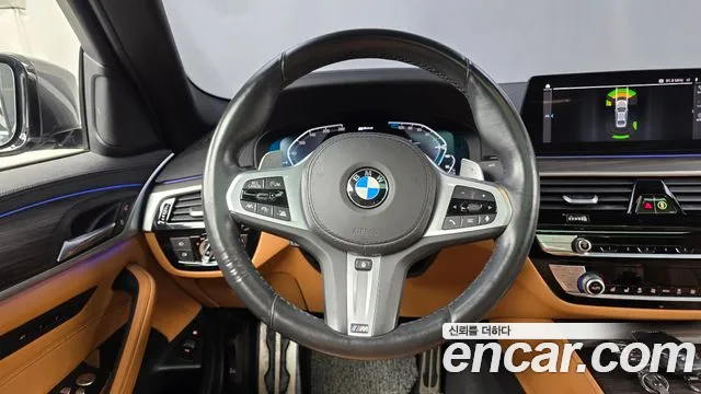 BMW 5-Series 2020 thumb 12