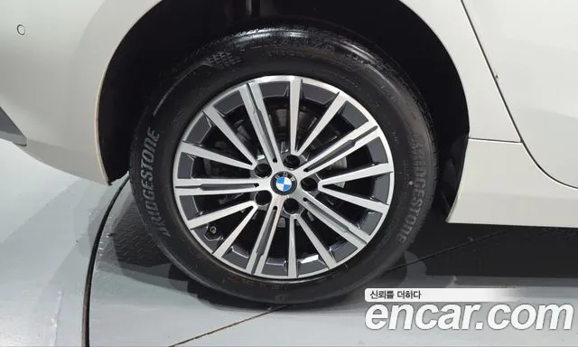 BMW 2-Series 2024 thumb 4