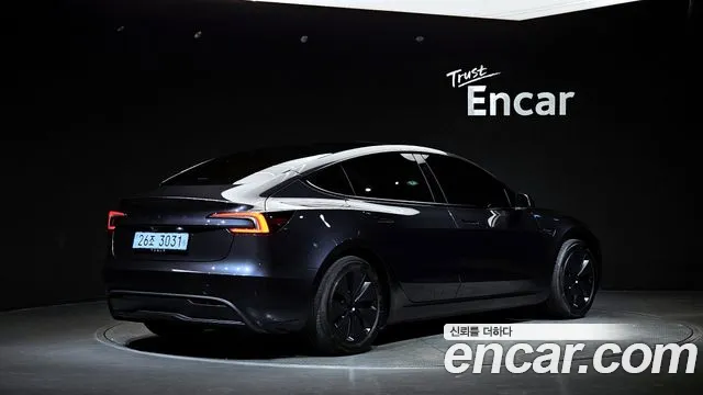 Tesla Model 3 2025 thumb 2