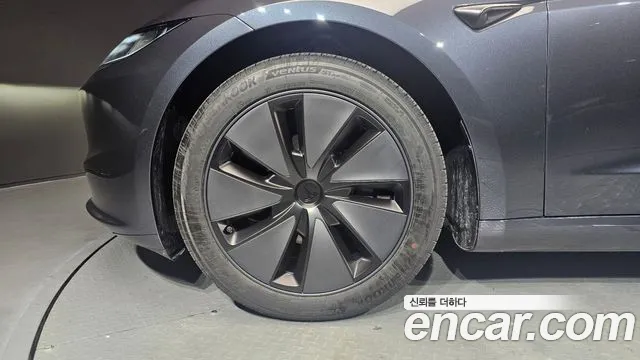 Tesla Model 3 2025 thumb 5