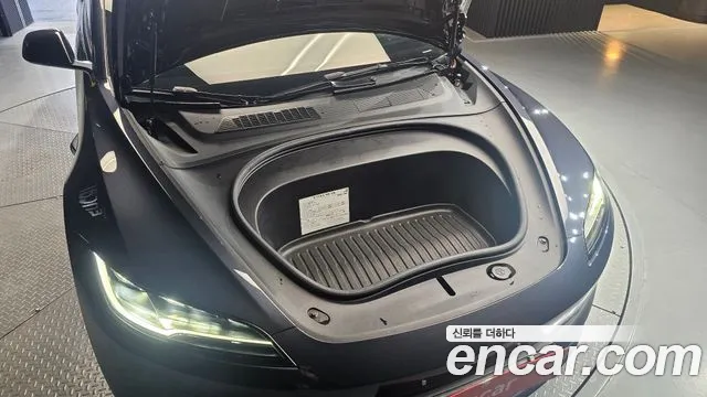 Tesla Model 3 2025 thumb 6