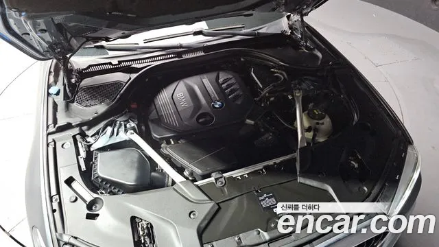 BMW 5-Series 2018 thumb 6