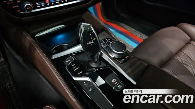 BMW 5-Series 2018 thumb 9