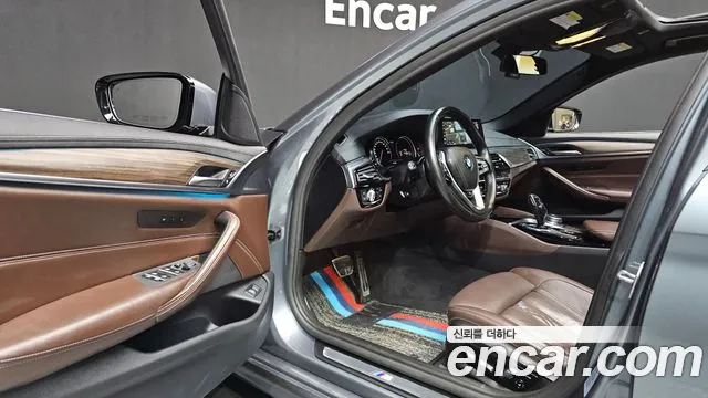 BMW 5-Series 2018 thumb 10