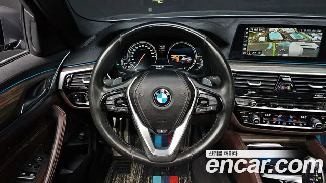 BMW 5-Series 2018 thumb 12