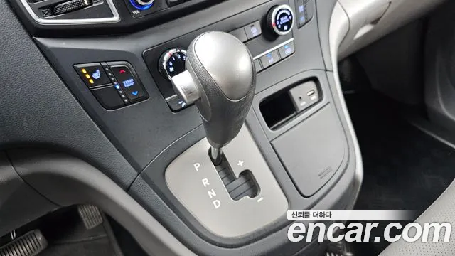 Hyundai Starex 2017 thumb 9