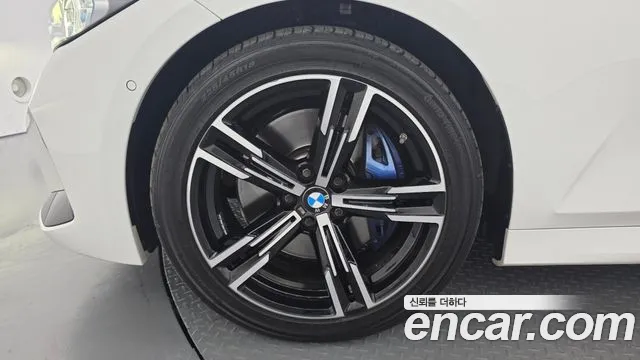 BMW 3-Series 2025 thumb 5