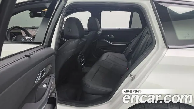 BMW 3-Series 2025 thumb 11