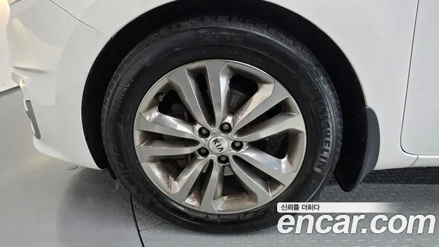 Kia Carnival 2015 thumb 5