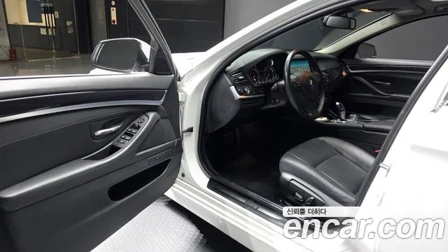 BMW 5-Series 2014 thumb 10